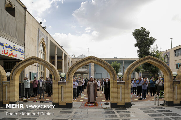 اقامه نماز عید سعید فطر در مسجد فیروزآبادی شهر ری