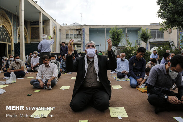 اقامه نماز عید سعید فطر در مسجد فیروزآبادی شهر ری