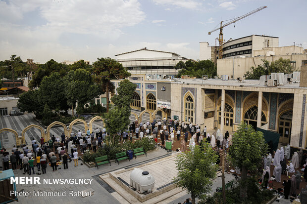اقامه نماز عید سعید فطر در مسجد فیروزآبادی شهر ری