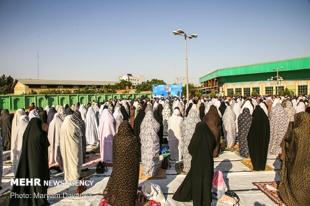 اقامه نماز عید سعید فطر درمصلی بجنورد