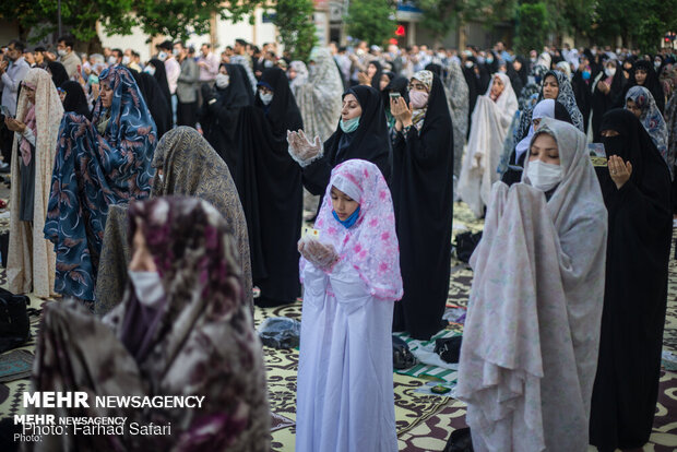 اقامه نماز عید سعید فطر درقزوین