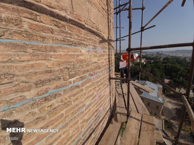 Restoring historic ‘Falak-ol-Aflak’ fortress in W Iran