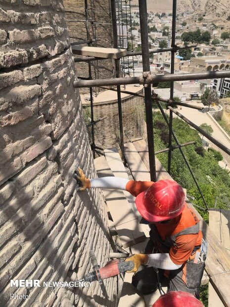 Restoring historic ‘Falak-ol-Aflak’ fortress in W Iran