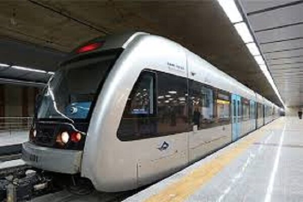 قطار شهری مشهد در روز اربعین صلواتی سرویس‌دهی می‌کند