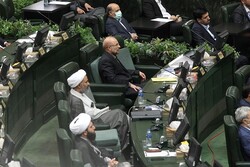 İran İslami Şura Meclisi'nde milletvekilleri yemin etti