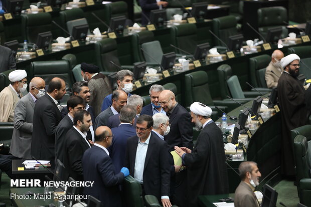 İran'da yeni yasama yılı başladı