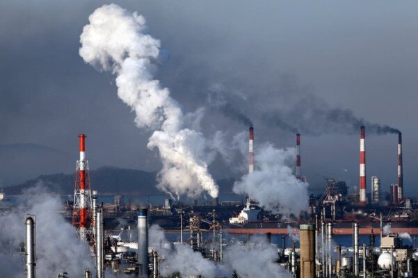 روند افزایشی روزهای آلوده در یزد/ دود آلودگی صنایع به چشم مردم