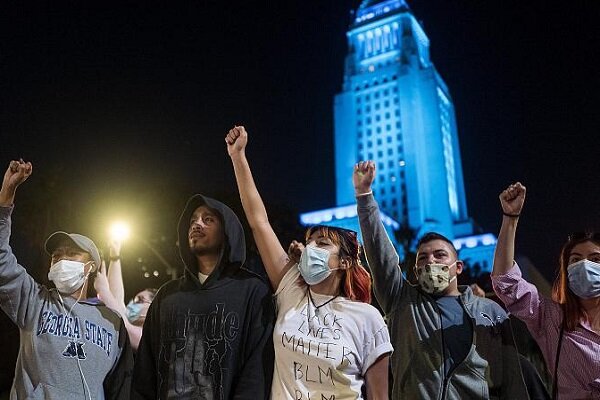 اوضاع ناآرام در مناطقی از آمریکا همزمان با ادامه اعتراضات