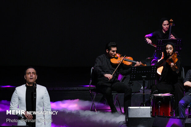 Tehran’s Vahdat Hall hosts online concert of vocalist Alireza Ghorbani 