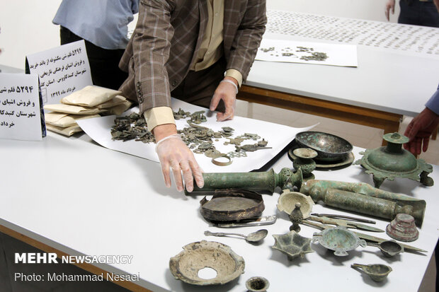 کشف  5هزار شی عتیقه از قاچاقچی حرفه‌ای در گلستان
