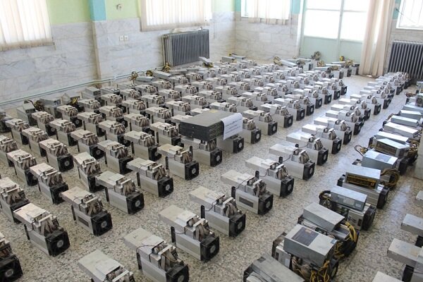 ۴۱ دستگاه ماینر و متعلقات استخراج ارز دیجیتال در یزد کشف شد