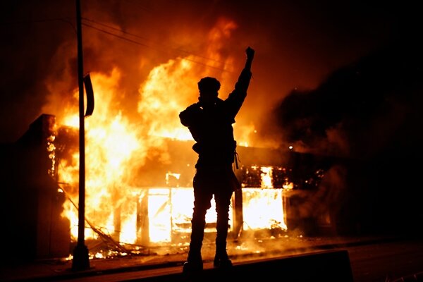 آمریکا در آتش و خون/ «جورج فلوید» سمبل مبارزه با نژادپرستی