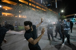 US police force turn to violence against protesters