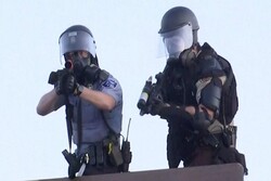 پلیس آمریکا دو کارمند خبرگزاری رویترز را با گلوله هدف قرار داد