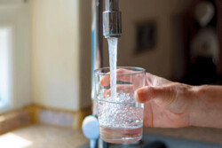 مصرف آب در شهر قزوین پس از بیماری کرونا ۳۵ درصد افزایش یافته است
