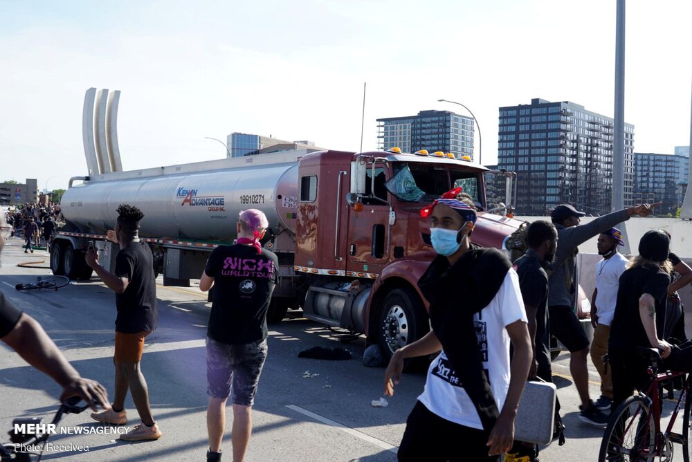 حمله یک کامیون به معترضین آمریکایی