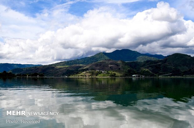 جمع‌آوری زباله‌های شناور در دریاچه "آتیتلان" گواتمالا