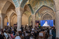 People of Shiraz commemorating founder of Islamic Revolution