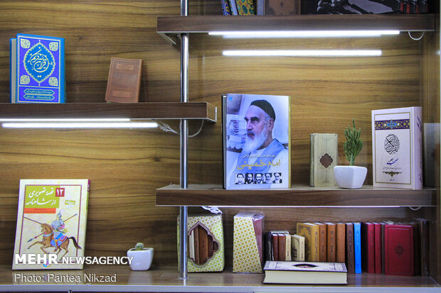 حقیقت همیشه زنده