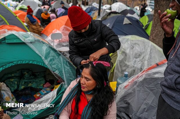 گرفتار شدن مهاجران بولیویایی در مرز شیلی در پی شیوع ویروس کرونا