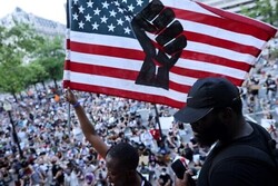 خروش ملت آمریکا علیه دولت نژادپرست/ ۱۰ هزار نفر به خیابان‌های پایتخت آمدند