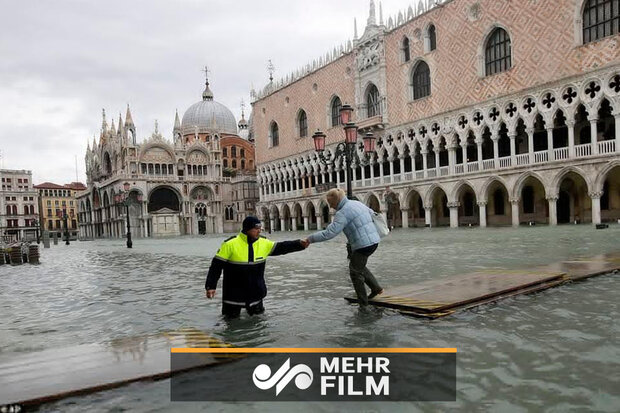 VIDEO: Rising water levels in Venice