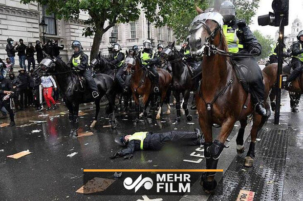 لندن میں پولیس کا مظاہرین پر وحشیانہ تشدد