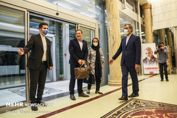 Iranian physician Taheri returns home