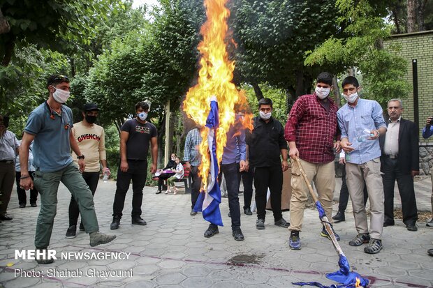 تجمع اعتراضی در مقابل سفارت ارمنستان در تهران