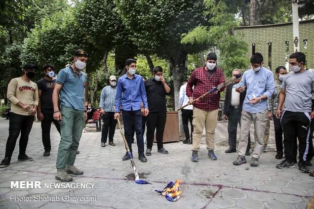 Protests in front of the Armenian Embassy in Tehran