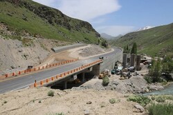 جاده هراز ۴ خطه می‌شود