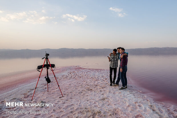 البحيرة الوردية / صور