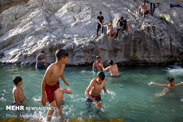 آب Swimming in Cheshmeh-Ali  در چشمه ‌علی