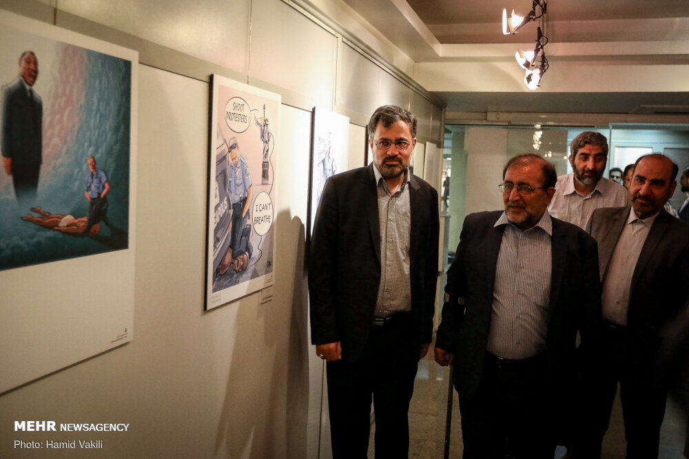 إفتتاح معرض "لا استطیع التنفس" فی طهران 
