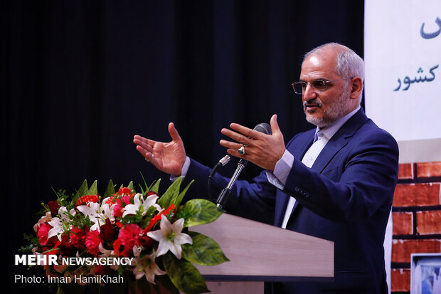 ایرانی وزیر تعلیم ہمدان پہنچ گئے
