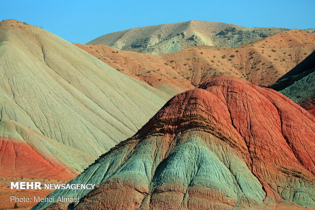 Mahneshan Colored Mountains with spectacular scenery 