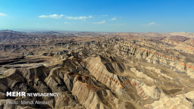 Mahneshan Colored Mountains with spectacular scenery 