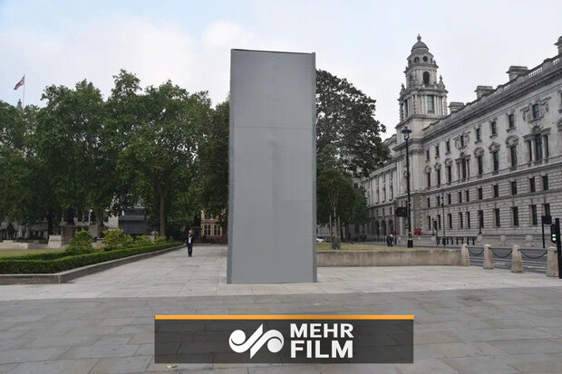 VIDEO: Fencing around Churchill statue amid protests