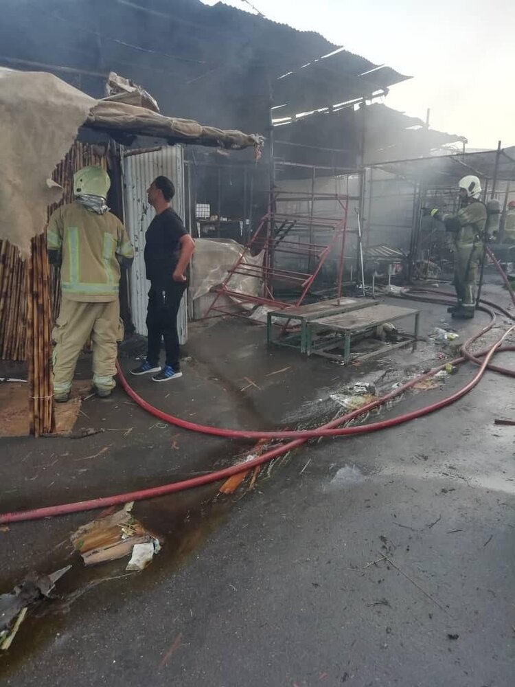 آتش سوزی در ۳۲ غرفه بازار گل امام رضا/ حادثه تلفات جانی نداشت