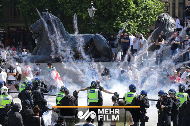 VIDEO: Far-right groups disrupt anti-racism protests in London