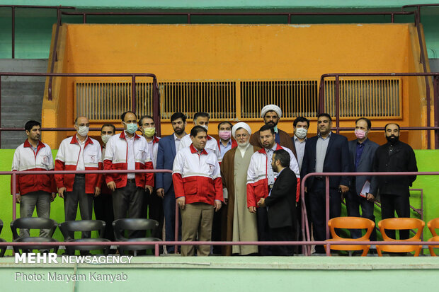 آماده سازی ۲۰۰۰ بسته معیشتی توسط هلال احمر