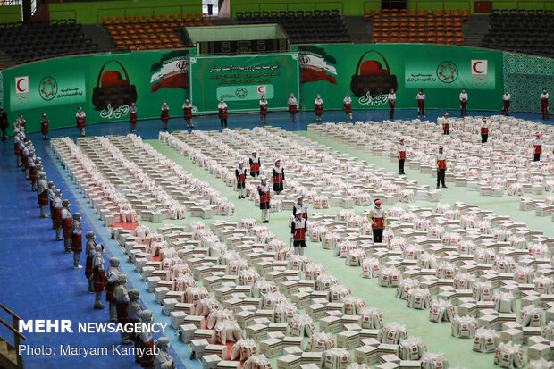 Iranian Red Crescent Society prepares 2000 livelihood foodstuff packages