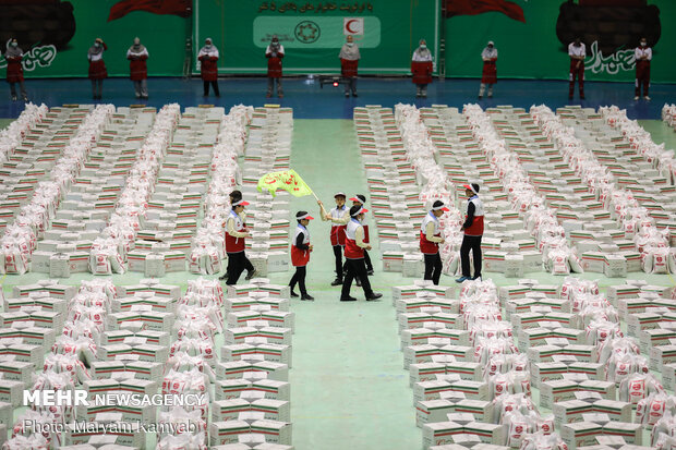 Iranian Red Crescent Society prepares 2000 livelihood foodstuff packages