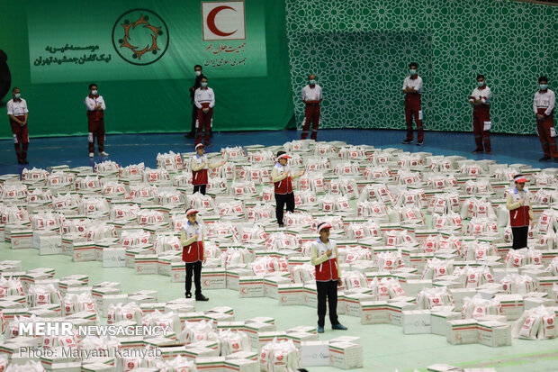 Iranian Red Crescent Society prepares 2000 livelihood foodstuff packages