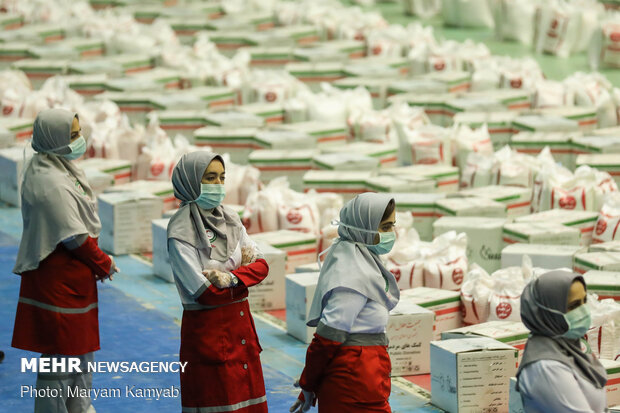 Iranian Red Crescent Society prepares 2000 livelihood foodstuff packages