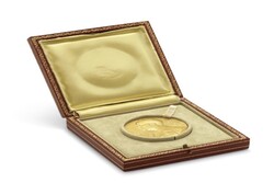 مدال طلای نوبل حراج می شود