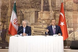 ہمسایہ ممالک ہمیشہ ایران کی ترجیحات میں شامل / ترک حکام سے گفتگو مفید