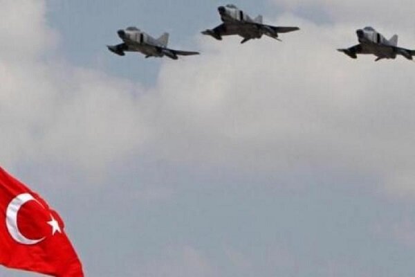 القوات الجوية التركية تقصف القواعد الكردية في شمال العراق