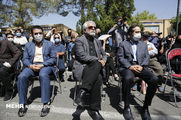 Funeral ceremony for veteran Iranian actor Keshavarz