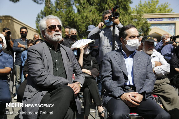 Funeral ceremony for veteran Iranian actor Keshavarz